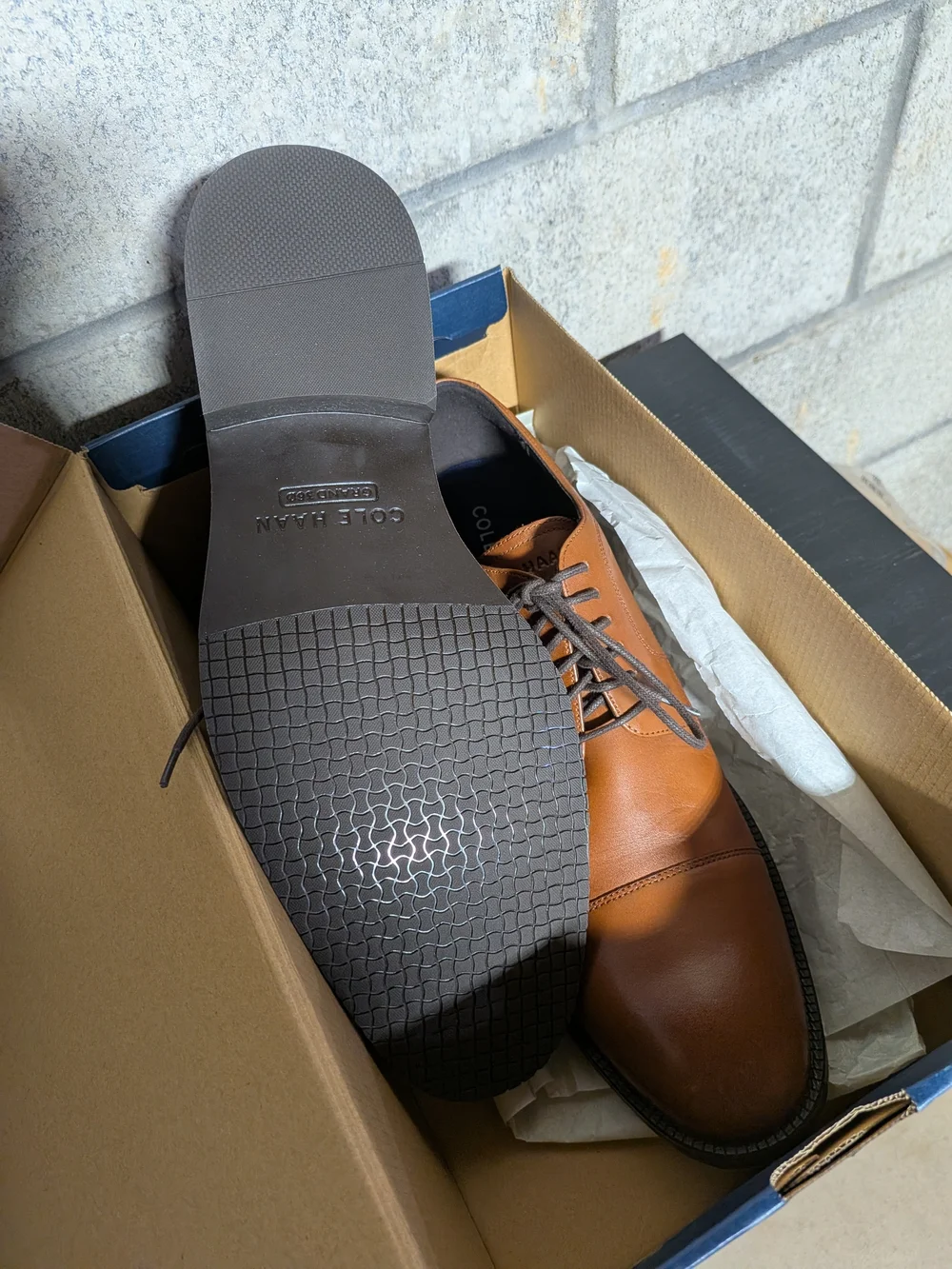 Cole Haan Men's Cap-Toe Oxford Leather Dress Shoe - Tan